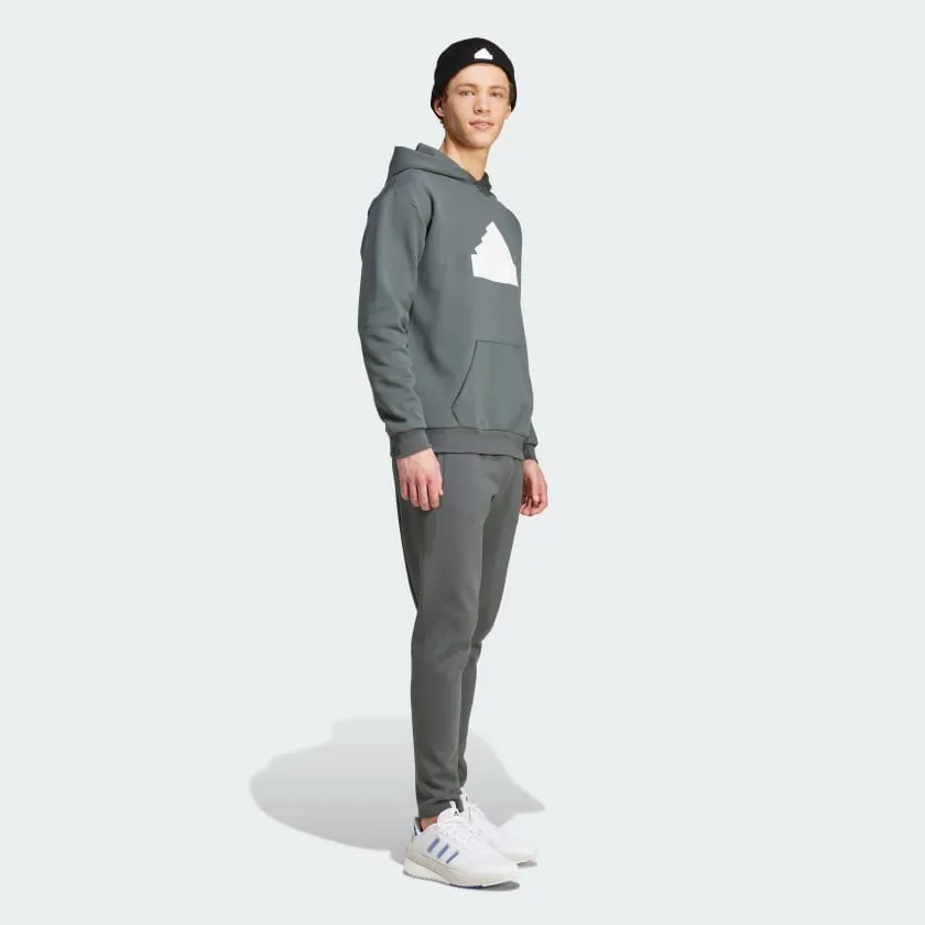 ADIDAS MÄNNER FUTURE ICONS BADGE OF SPORT EFEU/WEIß KAPUZENPULLOVER Bekleidung_Herren-Adidas