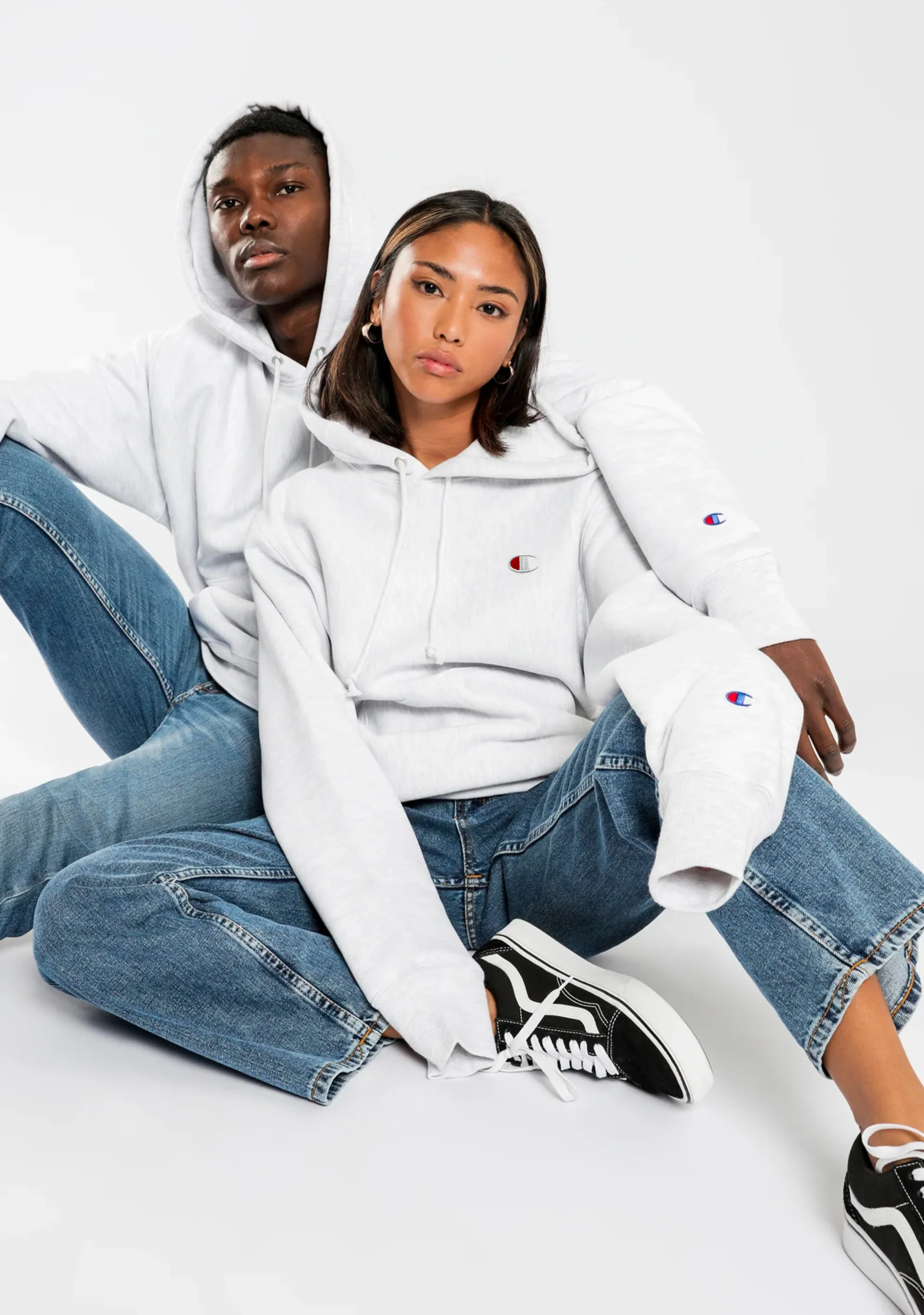 Champion Women's Reverse Weave Kapuzenpullover mit kleinem Logo in Silbergrau