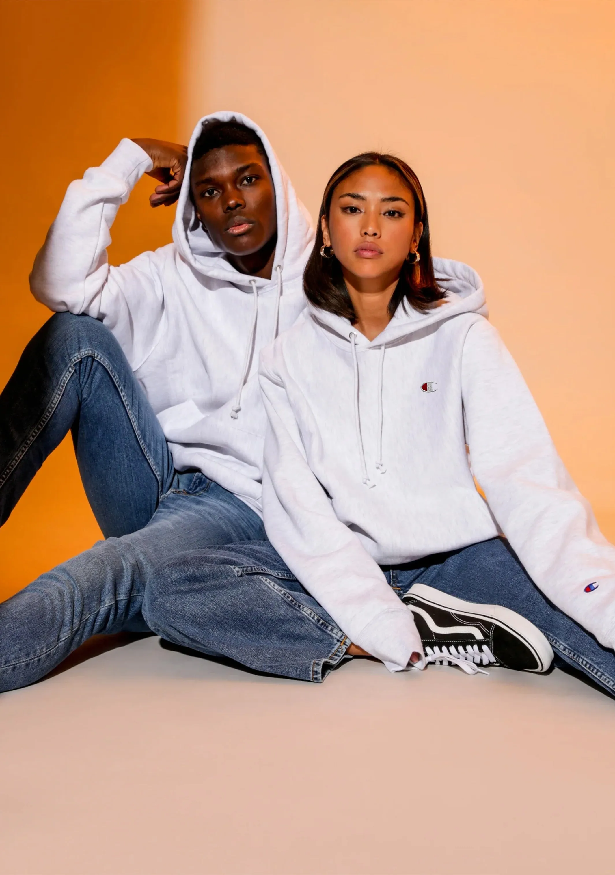 Champion Women's Reverse Weave Kapuzenpullover mit kleinem Logo in Silbergrau