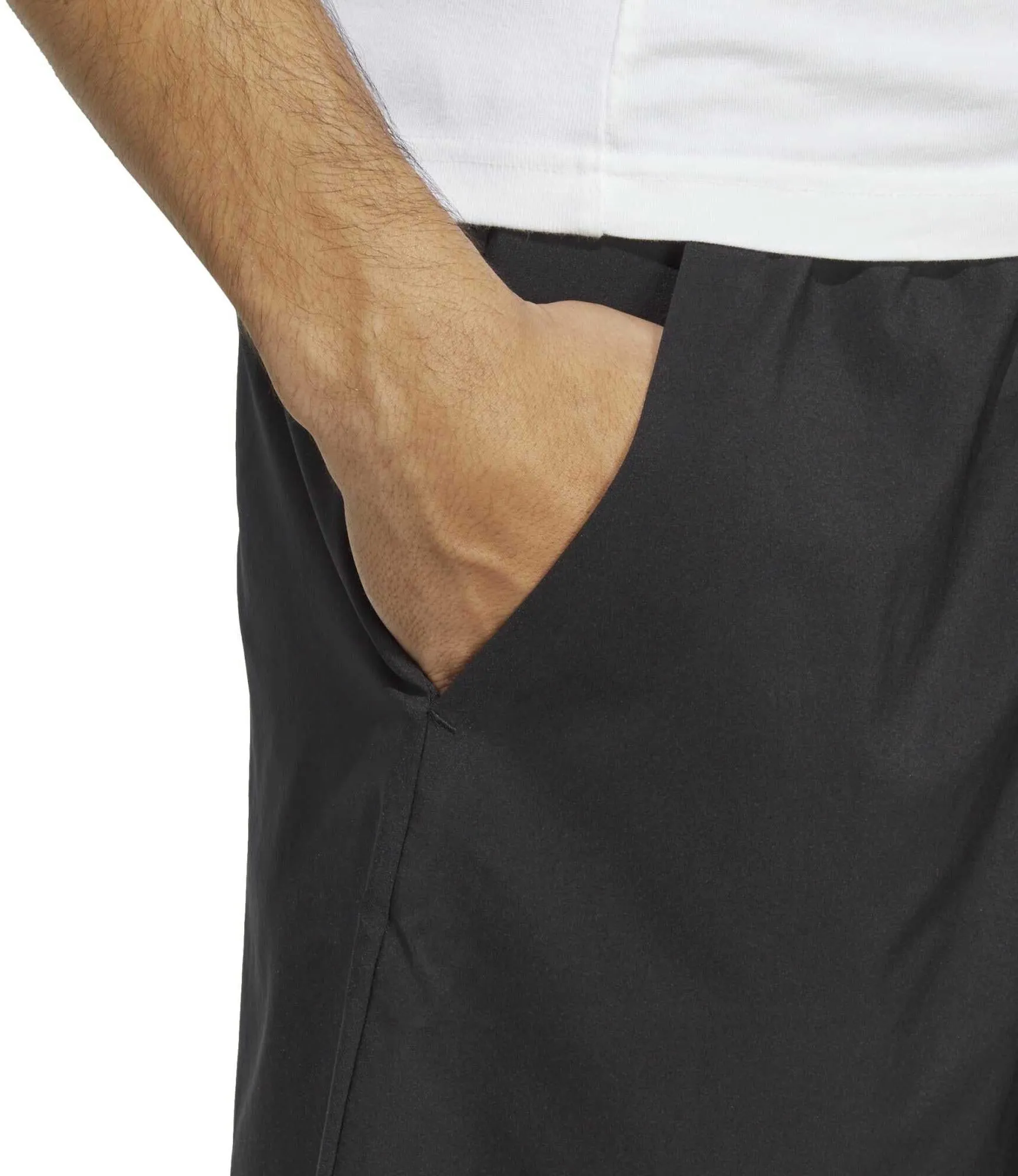 Herren AEROREADY Essentials Chelsea Linear Logo Shorts