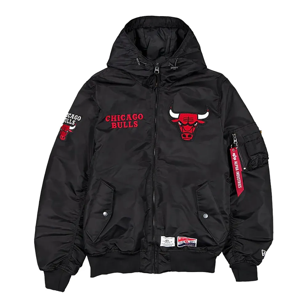 NBA x Alpha Industries Herren Chicago Bulls Schwarze Kapuzen-Bomberjacke New Era