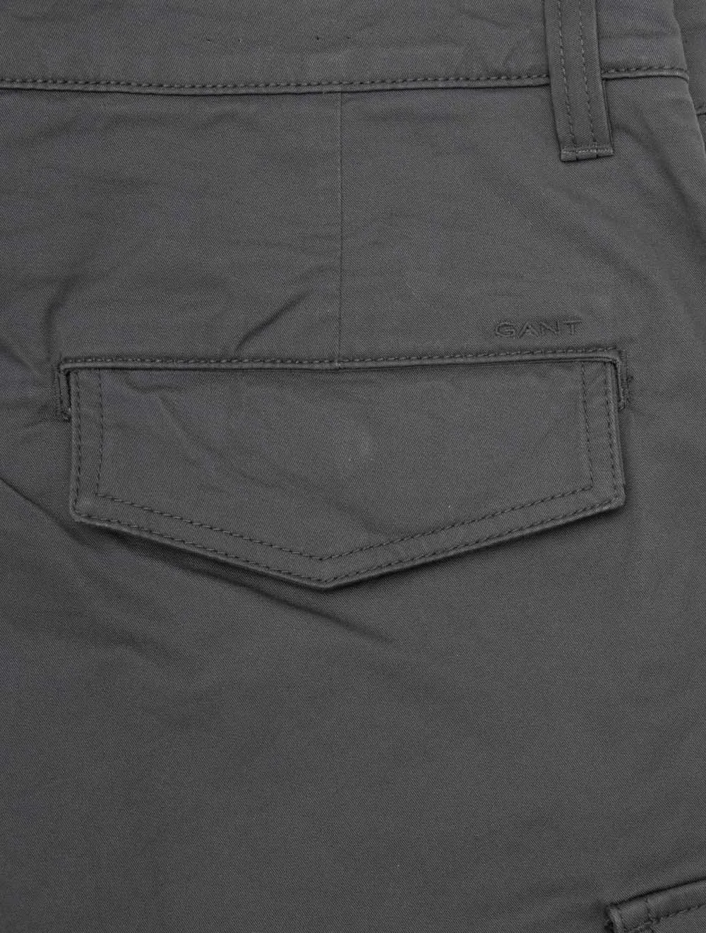 Bequeme Cargo-Shorts aus Gabardine in Anthrazit