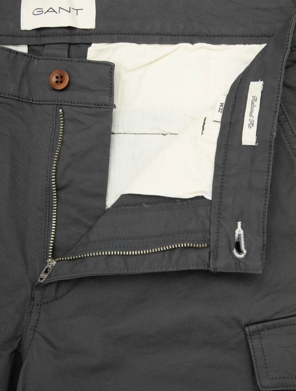 Bequeme Cargo-Shorts aus Gabardine in Anthrazit